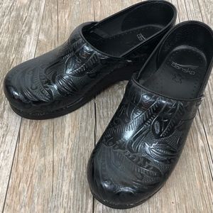 Dansko Black Clogs / Mules UK 39 (US 8.5-9)